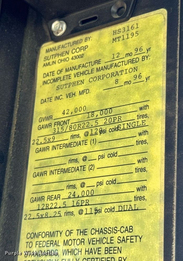 image for item DO0465 1997 Sutphen ladder fire truck