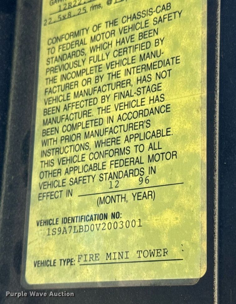 image for item DO0465 1997 Sutphen ladder fire truck