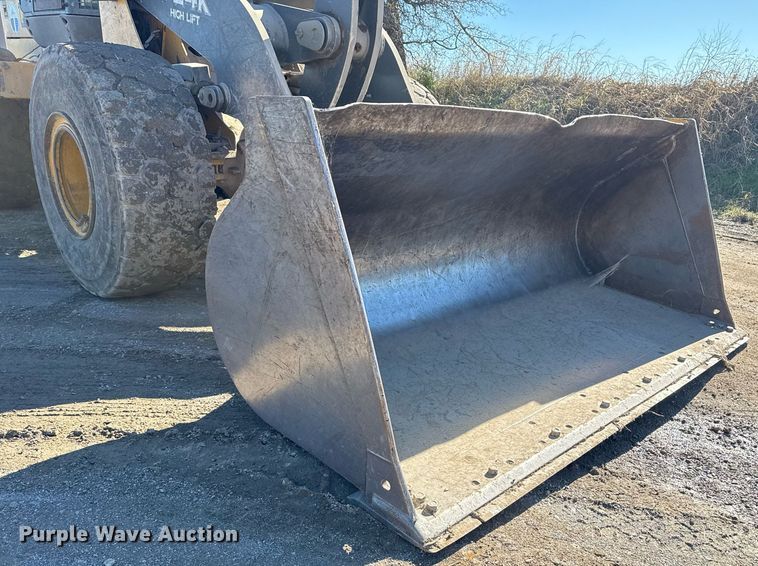 image for item DO7639 2009 John Deere 724K high lift wheel loader