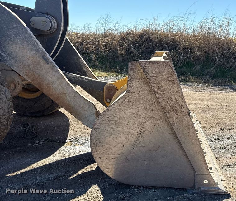 image for item DO7639 2009 John Deere 724K high lift wheel loader