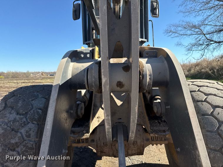 image for item DO7639 2009 John Deere 724K high lift wheel loader