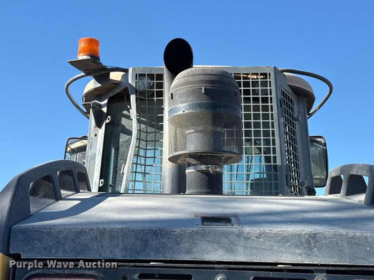 image for item DO7639 2009 John Deere 724K high lift wheel loader