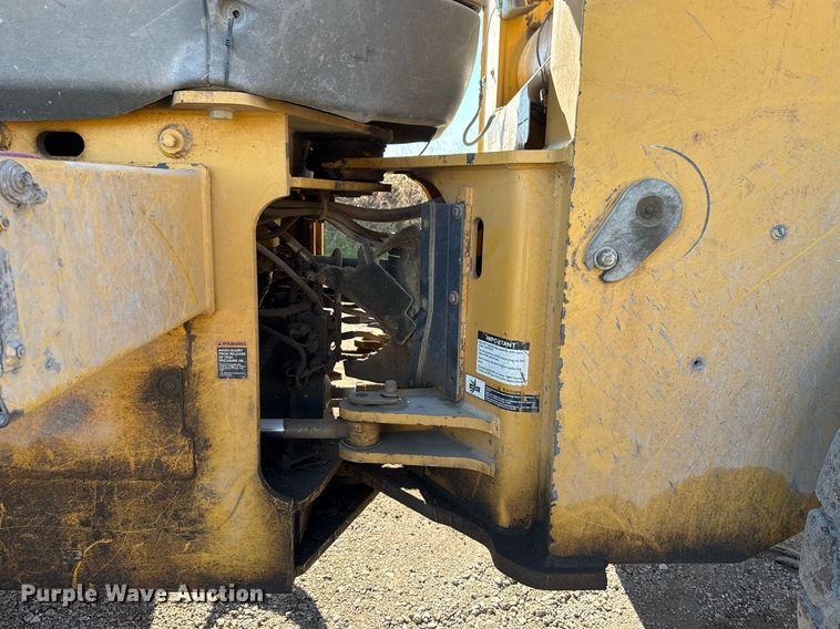 image for item DO7639 2009 John Deere 724K high lift wheel loader