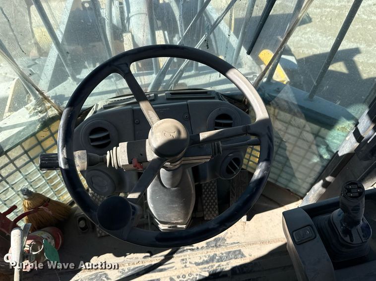 image for item DO7639 2009 John Deere 724K high lift wheel loader