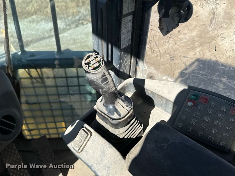 image for item DO7639 2009 John Deere 724K high lift wheel loader