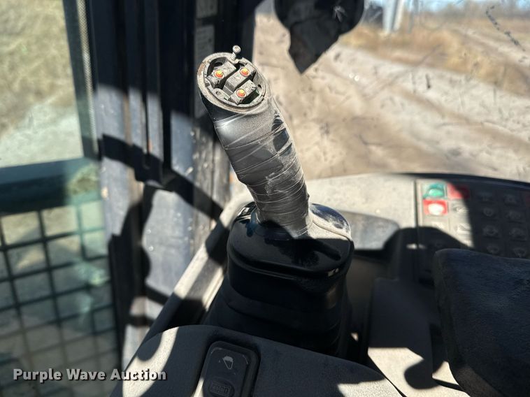 image for item DO7639 2009 John Deere 724K high lift wheel loader