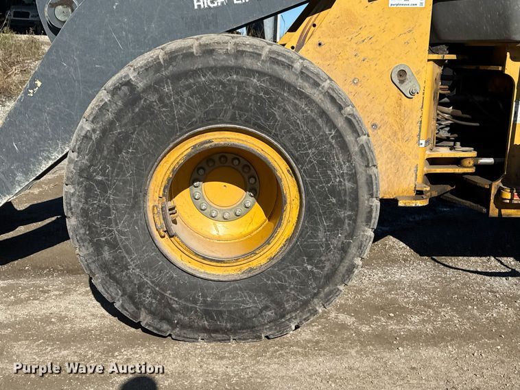 image for item DO7639 2009 John Deere 724K high lift wheel loader