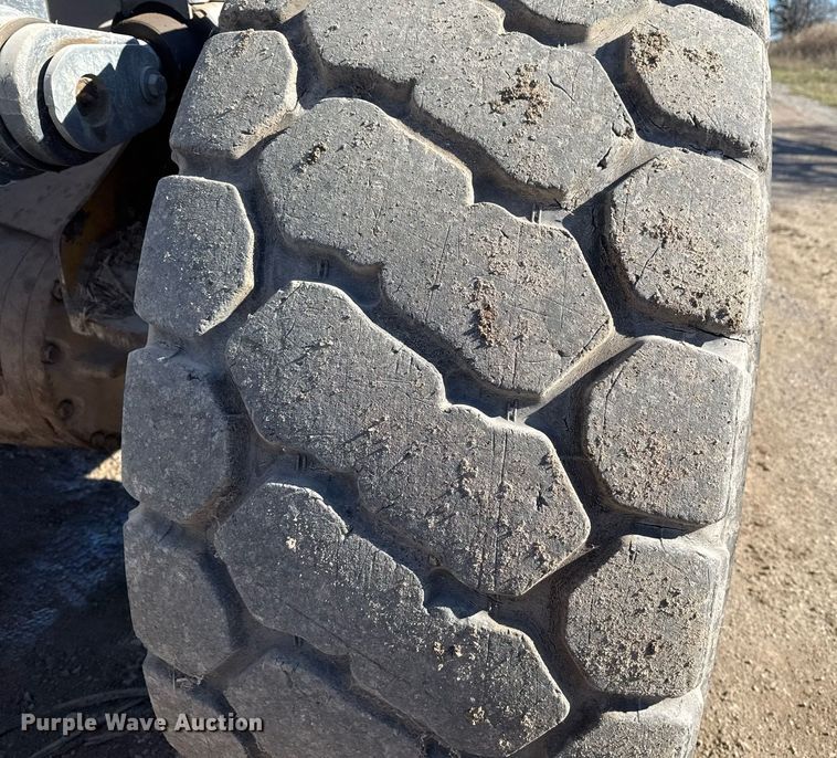 image for item DO7639 2009 John Deere 724K high lift wheel loader