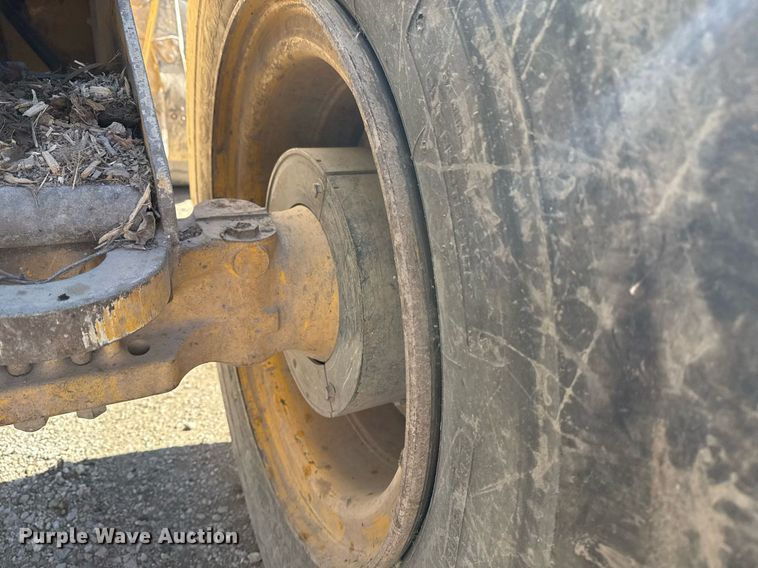 image for item DO7639 2009 John Deere 724K high lift wheel loader