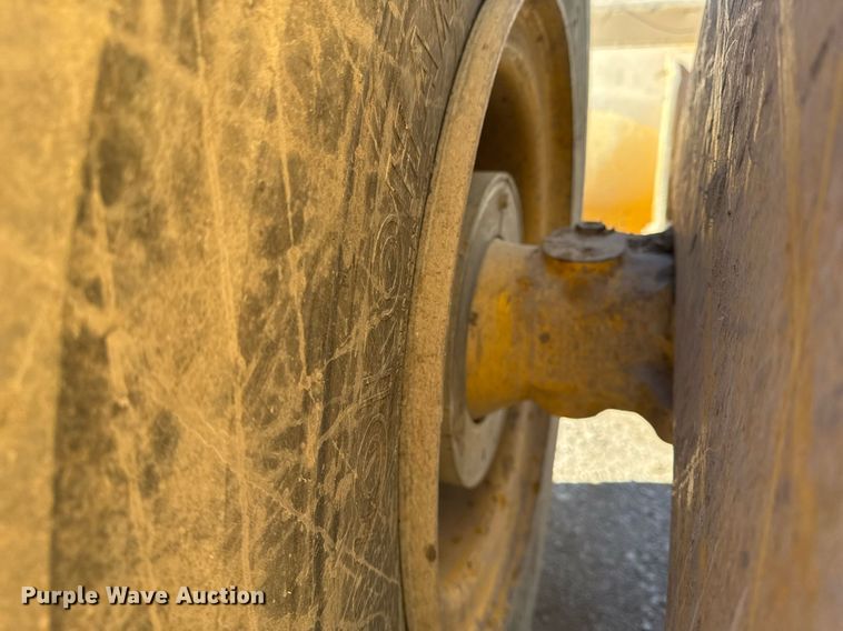 image for item DO7639 2009 John Deere 724K high lift wheel loader