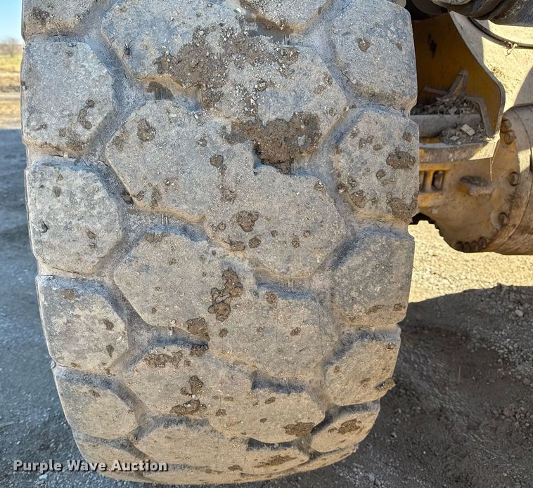 image for item DO7639 2009 John Deere 724K high lift wheel loader