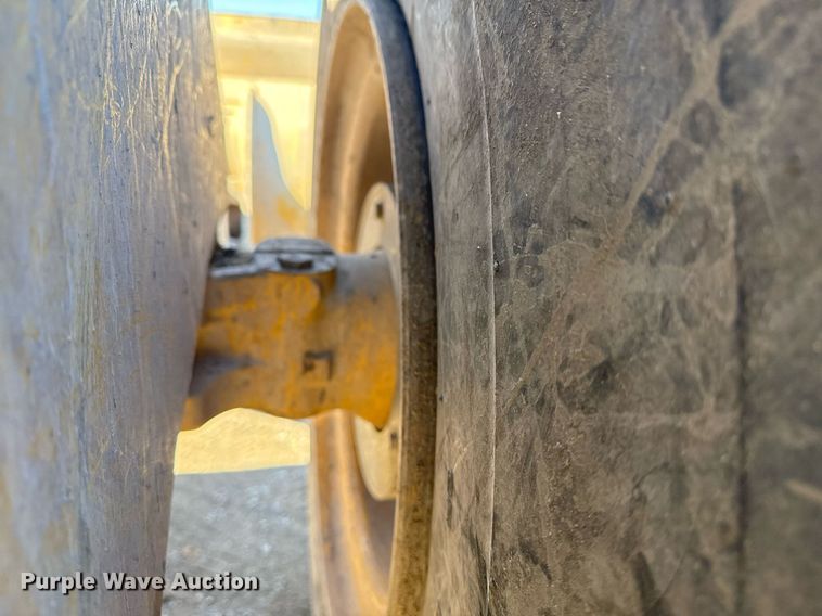 image for item DO7639 2009 John Deere 724K high lift wheel loader