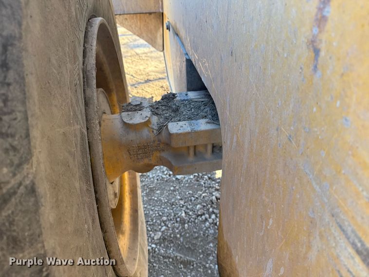 image for item DO7639 2009 John Deere 724K high lift wheel loader