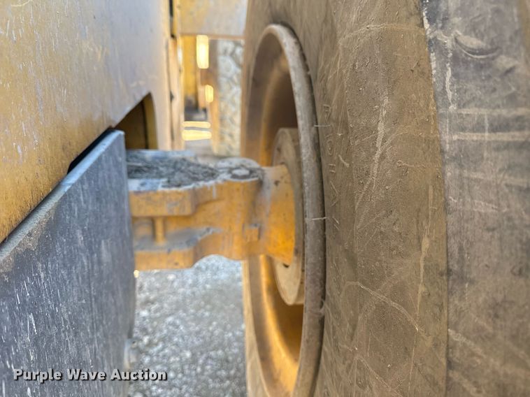 image for item DO7639 2009 John Deere 724K high lift wheel loader