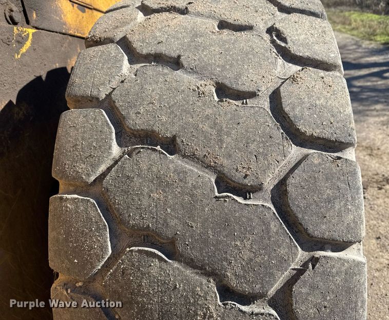 image for item DO7639 2009 John Deere 724K high lift wheel loader