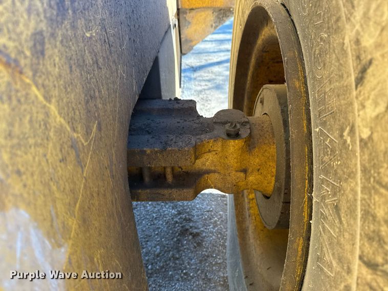 image for item DO7639 2009 John Deere 724K high lift wheel loader