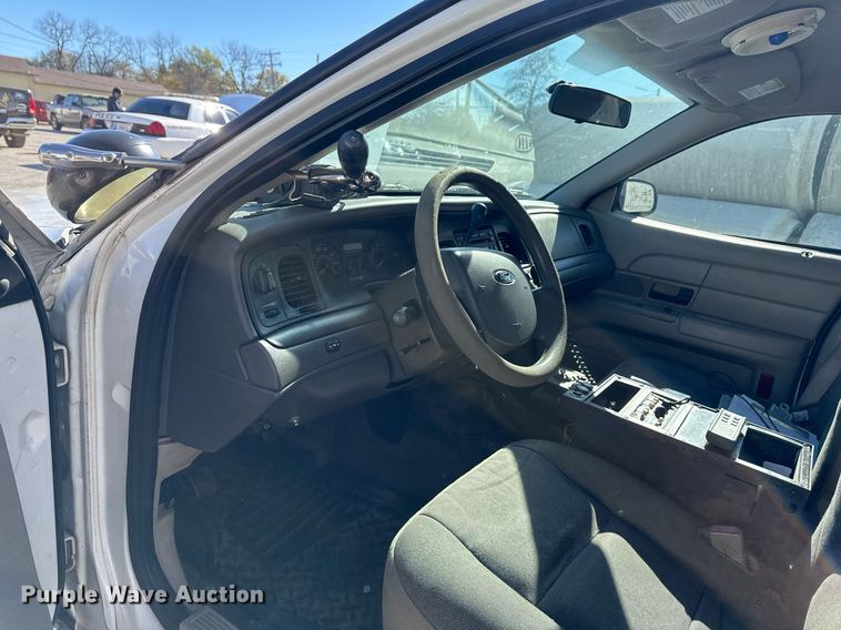 image for item DO7644 2011 Ford Crown Victoria Police Interceptor 