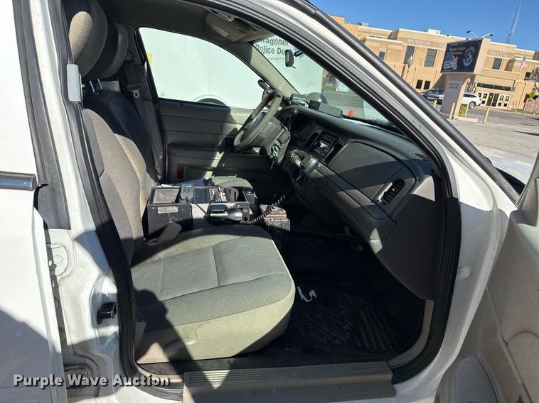 image for item DO7644 2011 Ford Crown Victoria Police Interceptor 