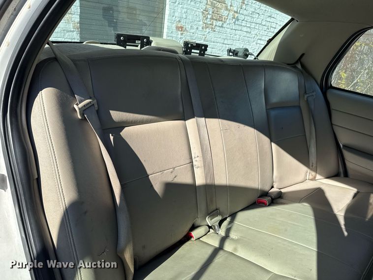 image for item DO7644 2011 Ford Crown Victoria Police Interceptor 