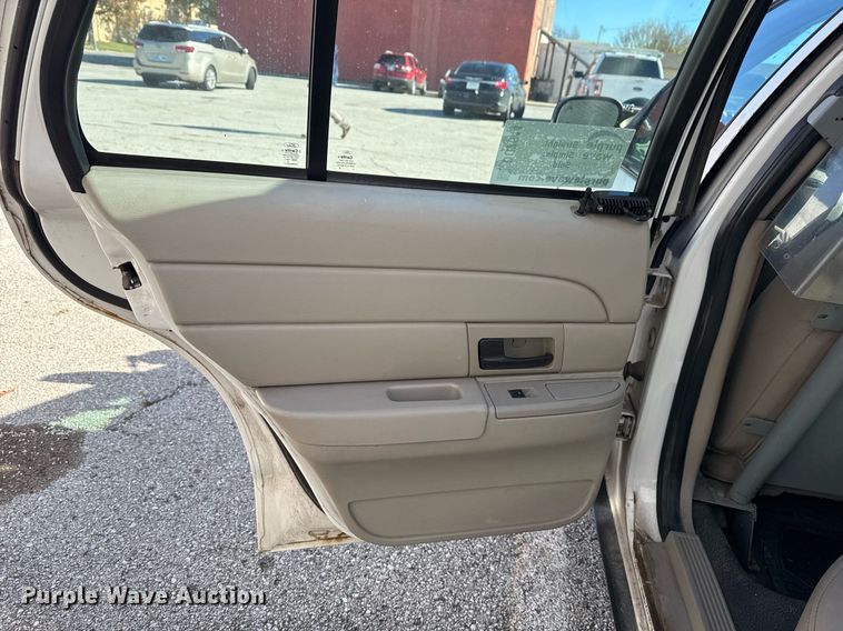 image for item DO7644 2011 Ford Crown Victoria Police Interceptor 