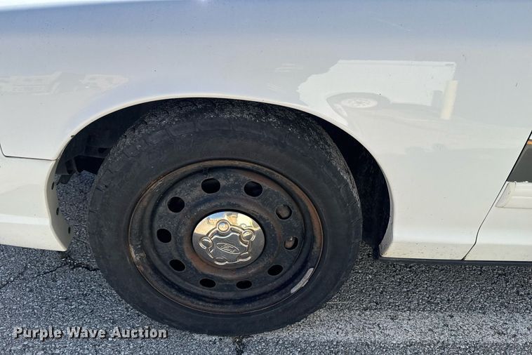 image for item DO7644 2011 Ford Crown Victoria Police Interceptor 