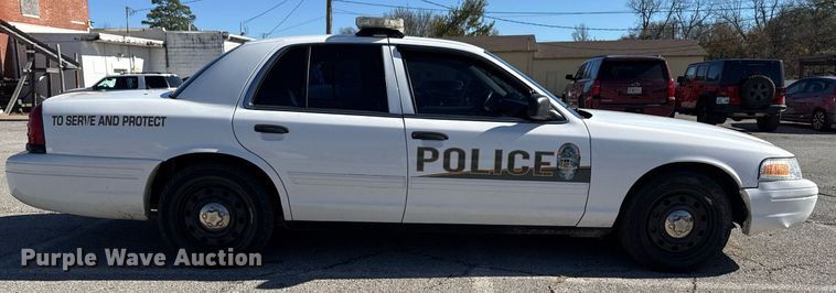 image for item DO7645 2011 Ford Crown Victoria Police Interceptor 