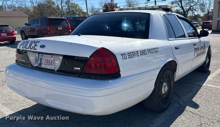 image for item DO7645 2011 Ford Crown Victoria Police Interceptor 