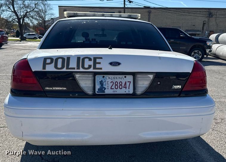 image for item DO7645 2011 Ford Crown Victoria Police Interceptor 