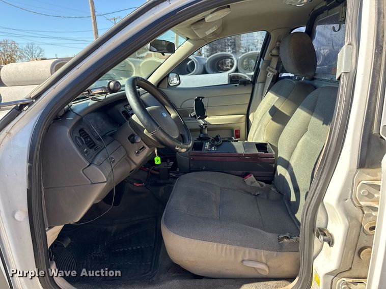 image for item DO7645 2011 Ford Crown Victoria Police Interceptor 