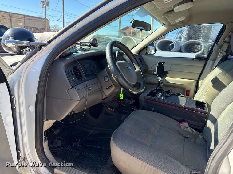 image for item DO7645 2011 Ford Crown Victoria Police Interceptor 