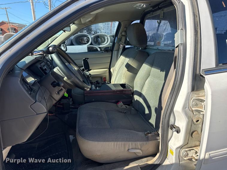 image for item DO7645 2011 Ford Crown Victoria Police Interceptor 