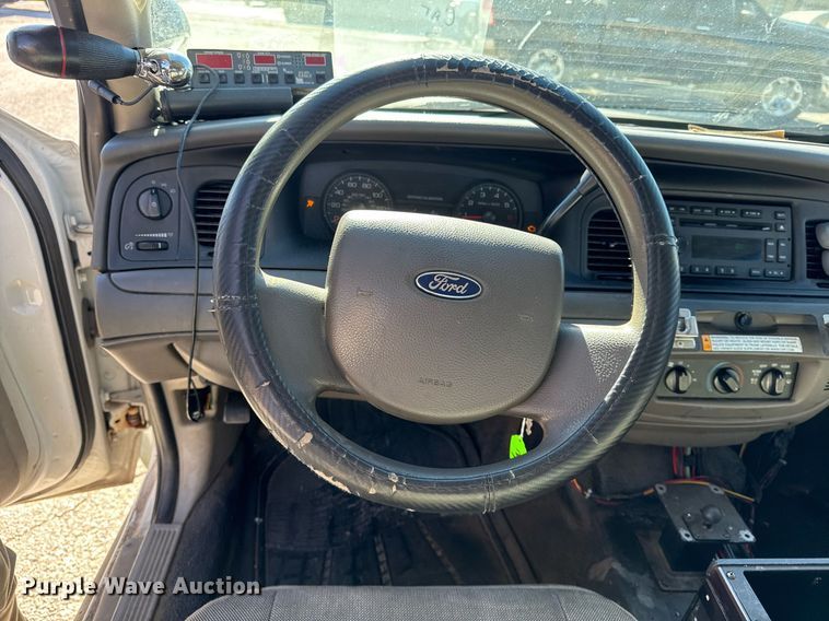 image for item DO7645 2011 Ford Crown Victoria Police Interceptor 