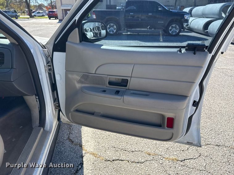 image for item DO7645 2011 Ford Crown Victoria Police Interceptor 