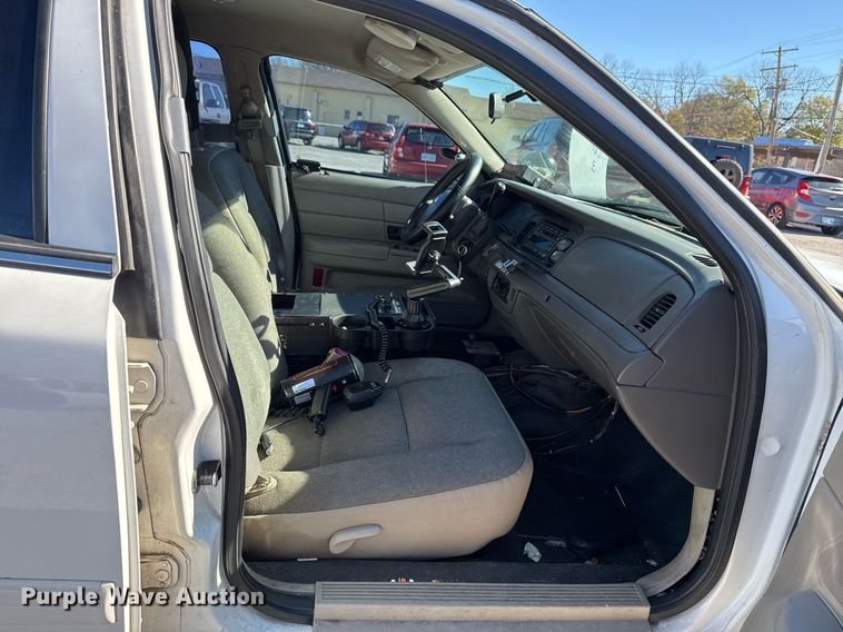 image for item DO7645 2011 Ford Crown Victoria Police Interceptor 