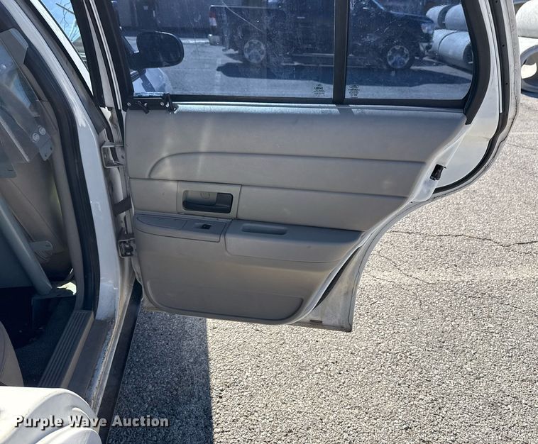 image for item DO7645 2011 Ford Crown Victoria Police Interceptor 