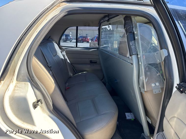 image for item DO7645 2011 Ford Crown Victoria Police Interceptor 