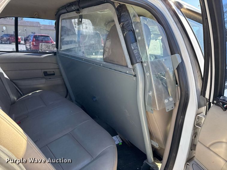 image for item DO7645 2011 Ford Crown Victoria Police Interceptor 