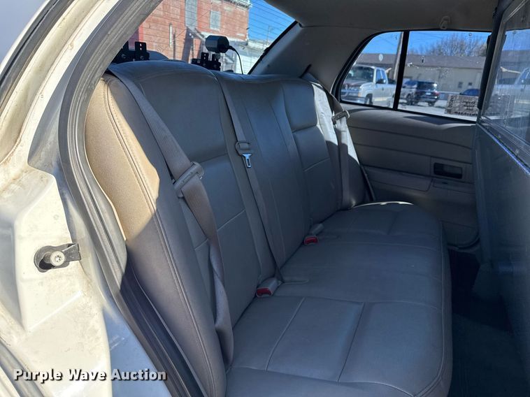 image for item DO7645 2011 Ford Crown Victoria Police Interceptor 