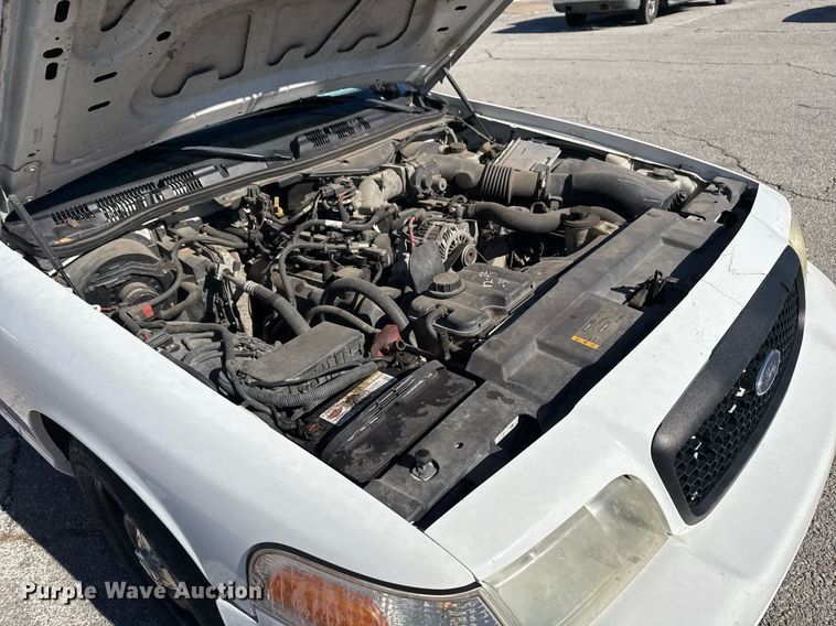 image for item DO7645 2011 Ford Crown Victoria Police Interceptor 