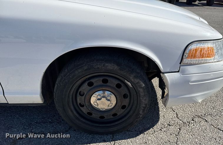 image for item DO7645 2011 Ford Crown Victoria Police Interceptor 