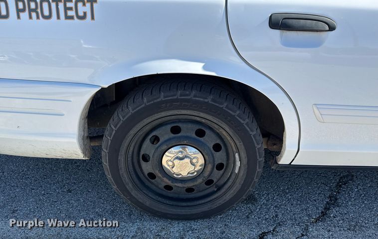 image for item DO7645 2011 Ford Crown Victoria Police Interceptor 