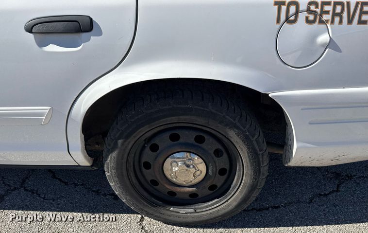 image for item DO7645 2011 Ford Crown Victoria Police Interceptor 