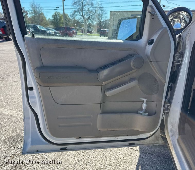 image for item DO7647 2006 Ford Explorer SUV