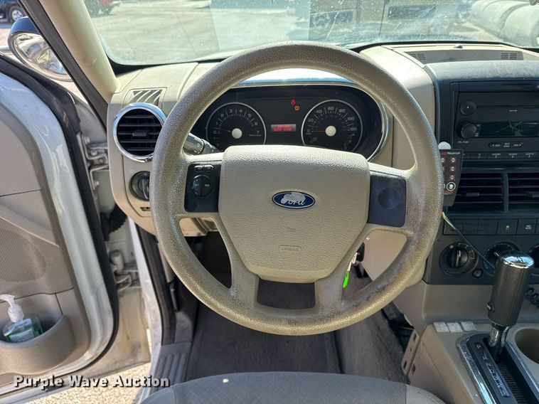 image for item DO7647 2006 Ford Explorer SUV