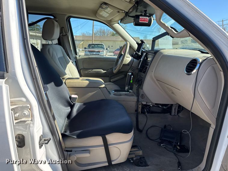 image for item DO7647 2006 Ford Explorer SUV