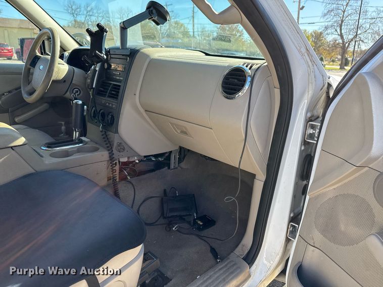 image for item DO7647 2006 Ford Explorer SUV