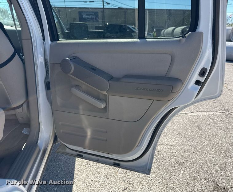 image for item DO7647 2006 Ford Explorer SUV