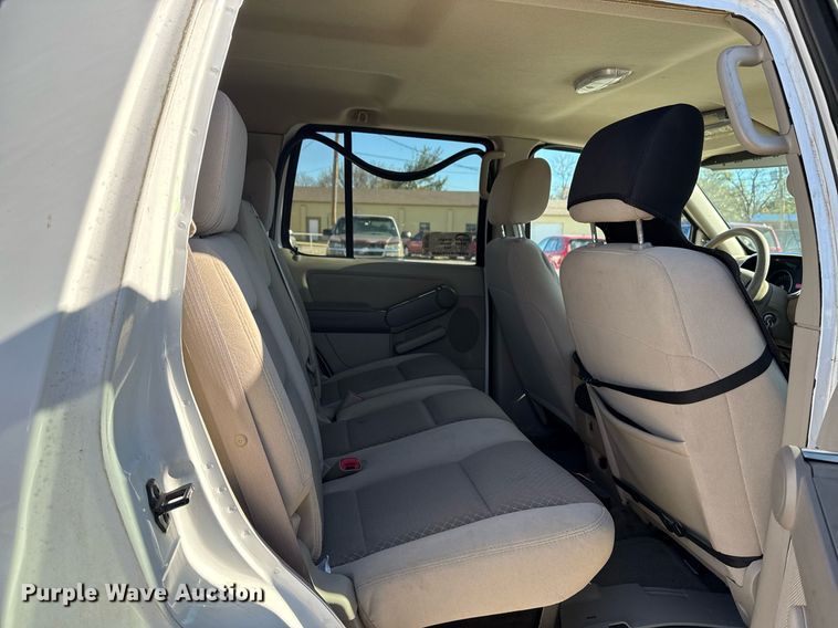 image for item DO7647 2006 Ford Explorer SUV