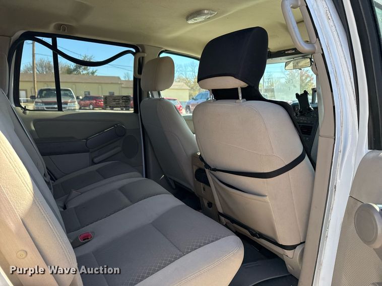 image for item DO7647 2006 Ford Explorer SUV