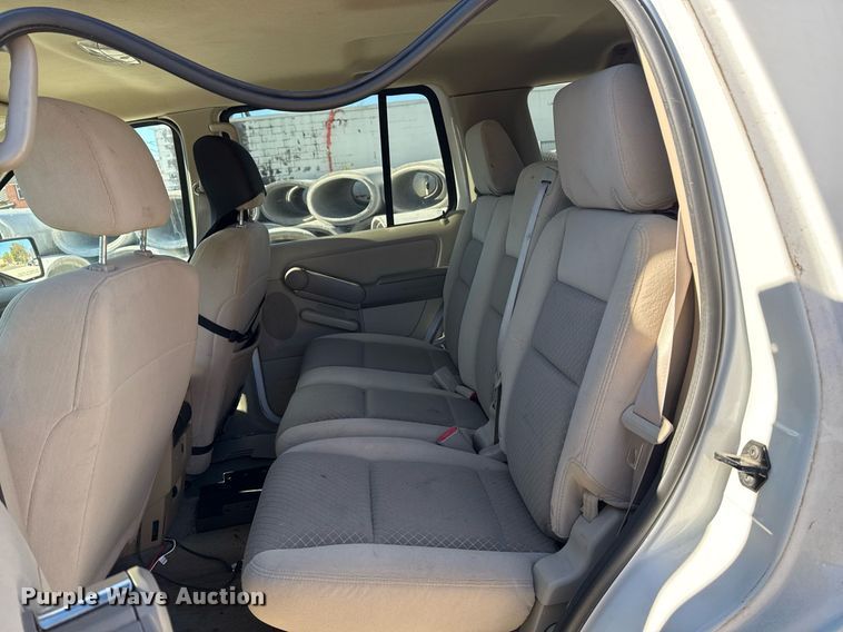 image for item DO7647 2006 Ford Explorer SUV